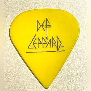 Rick Savage Def Leppard yellow tour guitar pick concert memorabilia